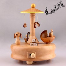 תיבת עץ מוזיקלית לתלייה מעל מיטת התינוק ולעיצוב הבית